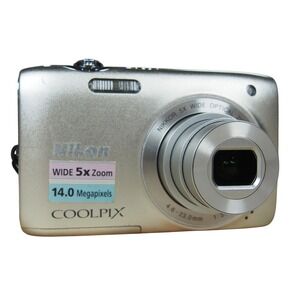 Nikon Coolpix S3100 14.0MP Digital Camera Bundle Silver w/Charger‎ + Battery EUC